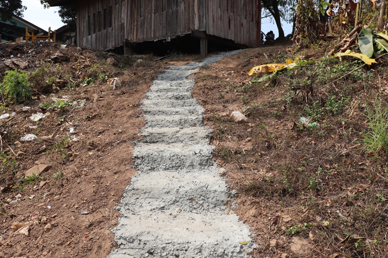 คณะรัฐศาสตร์และสังคมศาสตร์ มหาวิทยาลัยพะเยา ดำเนินโครงการส่งเสริมและสร้างการเรียนรู้สู่ชุมชน ค่ายรัฐ-พัฒน์รวมใจพัฒนา ปีที่ 2 ณ โรงเรียนบ้านแม่งาวใต้ อำเภองาว จังหวัดลำปาง