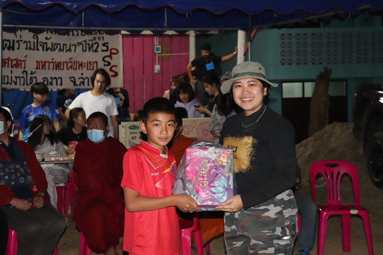 คณะรัฐศาสตร์และสังคมศาสตร์ มหาวิทยาลัยพะเยา ดำเนินโครงการส่งเสริมและสร้างการเรียนรู้สู่ชุมชน ค่ายรัฐ-พัฒน์รวมใจพัฒนา ปีที่ 2 ณ โรงเรียนบ้านแม่งาวใต้ อำเภองาว จังหวัดลำปาง