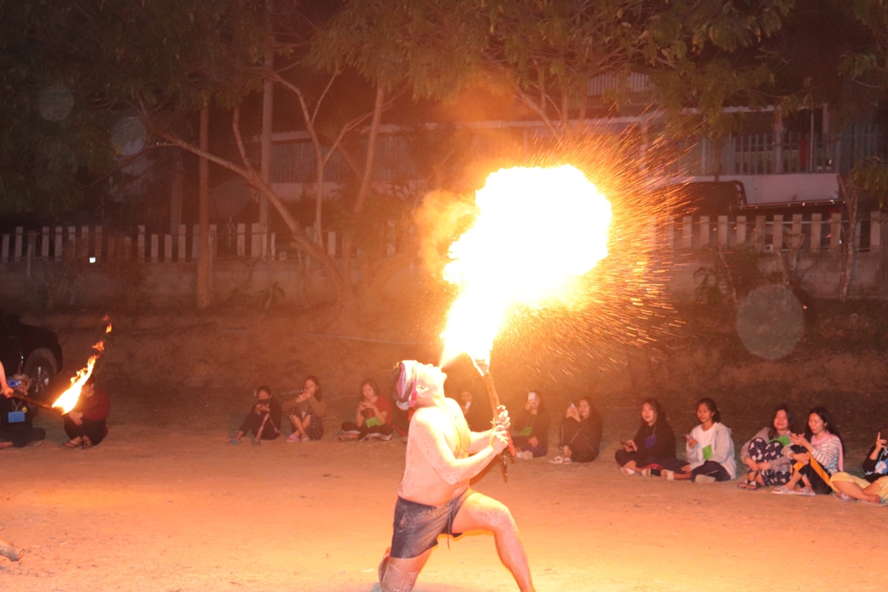 คณะรัฐศาสตร์และสังคมศาสตร์ มหาวิทยาลัยพะเยา ดำเนินโครงการส่งเสริมและสร้างการเรียนรู้สู่ชุมชน ค่ายรัฐ-พัฒน์รวมใจพัฒนา ปีที่ 2 ณ โรงเรียนบ้านแม่งาวใต้ อำเภองาว จังหวัดลำปาง