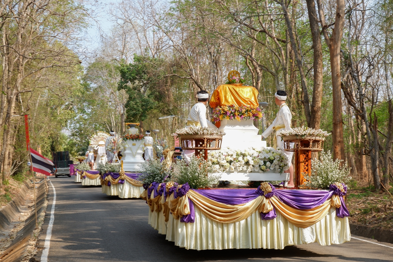 คณะรัฐศาสตร์และสังคมศาสตร์ ดำเนินโครงการ “ประเพณีแห่ผ้าห่มพระธาตุจอมทอง” ครั้งที่ 6 โดยมหาวิทยาลัยพะเยาระหว่างคณะศิลปศาสตร์ คณะรัฐศาสตร์และสังคมศาสตร์ และวิทยาลัยการศึกษา ณ วัดพระธาตุจอมทอง จังหวัดพะเยา