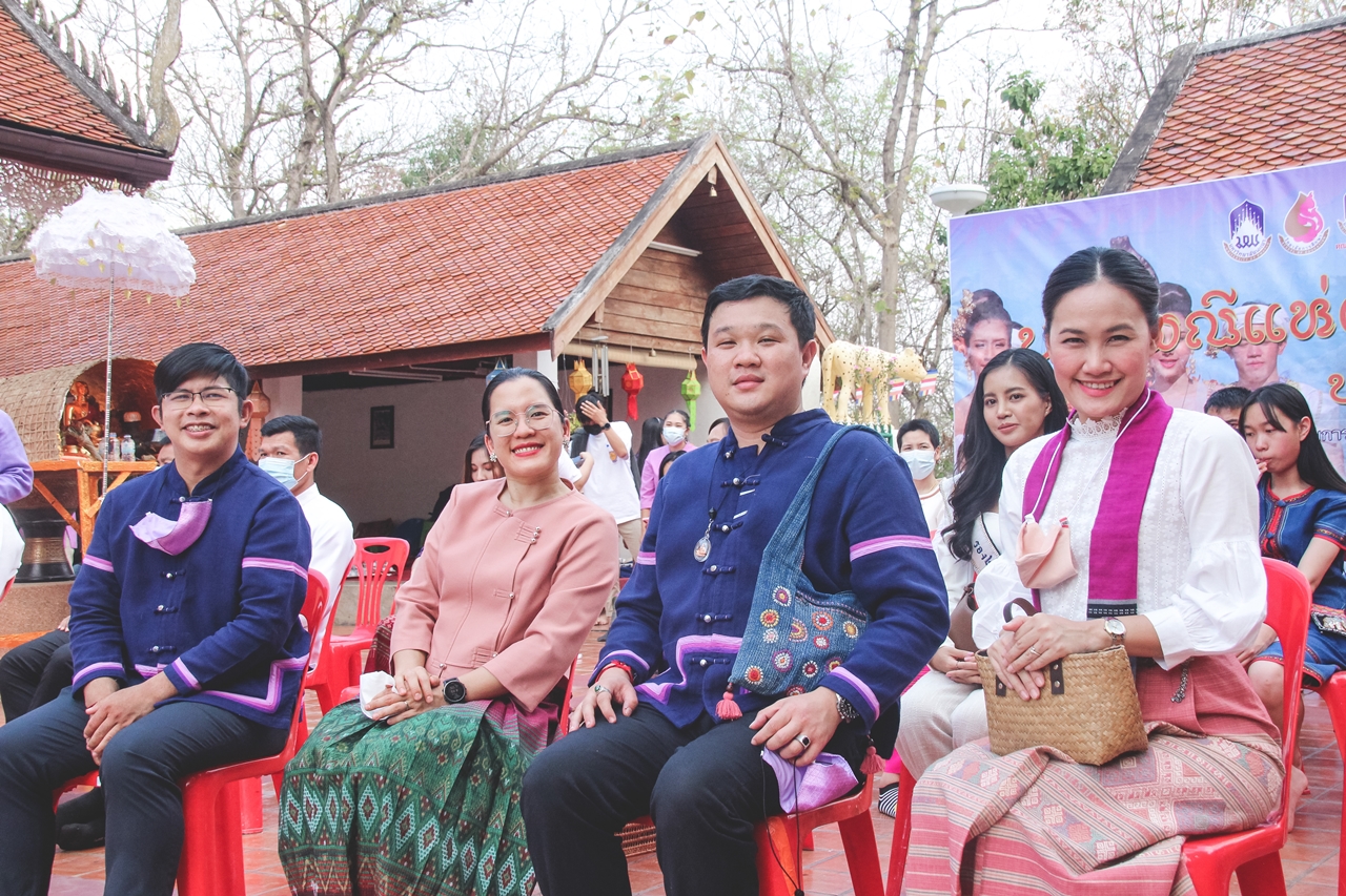 คณะรัฐศาสตร์และสังคมศาสตร์ ดำเนินโครงการ “ประเพณีแห่ผ้าห่มพระธาตุจอมทอง” ครั้งที่ 6 โดยมหาวิทยาลัยพะเยาระหว่างคณะศิลปศาสตร์ คณะรัฐศาสตร์และสังคมศาสตร์ และวิทยาลัยการศึกษา ณ วัดพระธาตุจอมทอง จังหวัดพะเยา