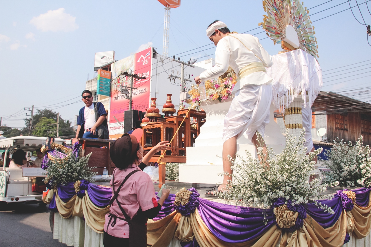 คณะรัฐศาสตร์และสังคมศาสตร์ ดำเนินโครงการ “ประเพณีแห่ผ้าห่มพระธาตุจอมทอง” ครั้งที่ 6 โดยมหาวิทยาลัยพะเยาระหว่างคณะศิลปศาสตร์ คณะรัฐศาสตร์และสังคมศาสตร์ และวิทยาลัยการศึกษา ณ วัดพระธาตุจอมทอง จังหวัดพะเยา
