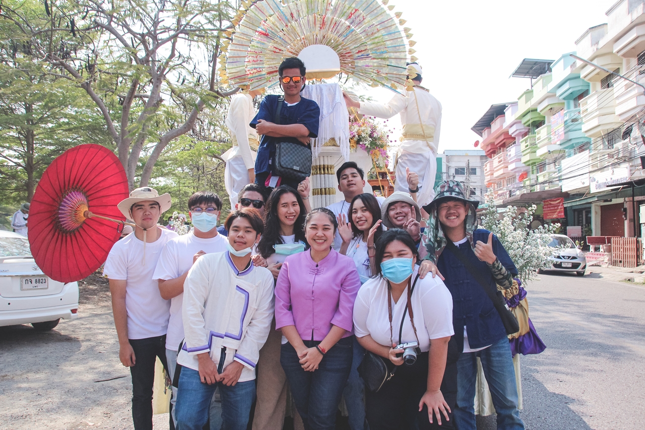 คณะรัฐศาสตร์และสังคมศาสตร์ ดำเนินโครงการ “ประเพณีแห่ผ้าห่มพระธาตุจอมทอง” ครั้งที่ 6 โดยมหาวิทยาลัยพะเยาระหว่างคณะศิลปศาสตร์ คณะรัฐศาสตร์และสังคมศาสตร์ และวิทยาลัยการศึกษา ณ วัดพระธาตุจอมทอง จังหวัดพะเยา