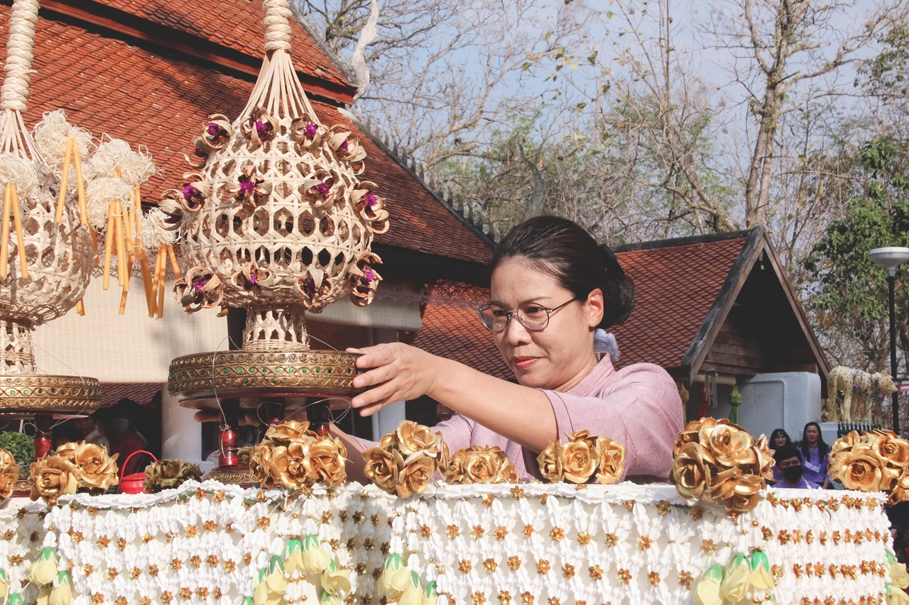 คณะรัฐศาสตร์และสังคมศาสตร์ ดำเนินโครงการ “ประเพณีแห่ผ้าห่มพระธาตุจอมทอง” ครั้งที่ 6 โดยมหาวิทยาลัยพะเยาระหว่างคณะศิลปศาสตร์ คณะรัฐศาสตร์และสังคมศาสตร์ และวิทยาลัยการศึกษา ณ วัดพระธาตุจอมทอง จังหวัดพะเยา