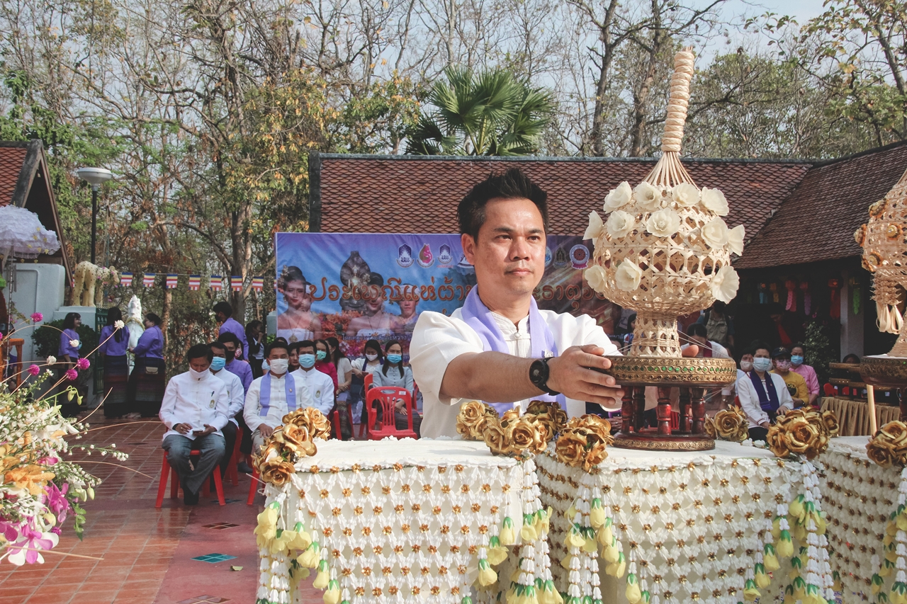 คณะรัฐศาสตร์และสังคมศาสตร์ ดำเนินโครงการ “ประเพณีแห่ผ้าห่มพระธาตุจอมทอง” ครั้งที่ 6 โดยมหาวิทยาลัยพะเยาระหว่างคณะศิลปศาสตร์ คณะรัฐศาสตร์และสังคมศาสตร์ และวิทยาลัยการศึกษา ณ วัดพระธาตุจอมทอง จังหวัดพะเยา