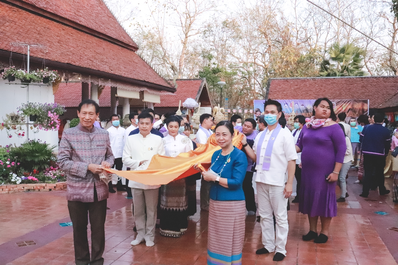 คณะรัฐศาสตร์และสังคมศาสตร์ ดำเนินโครงการ “ประเพณีแห่ผ้าห่มพระธาตุจอมทอง” ครั้งที่ 6 โดยมหาวิทยาลัยพะเยาระหว่างคณะศิลปศาสตร์ คณะรัฐศาสตร์และสังคมศาสตร์ และวิทยาลัยการศึกษา ณ วัดพระธาตุจอมทอง จังหวัดพะเยา