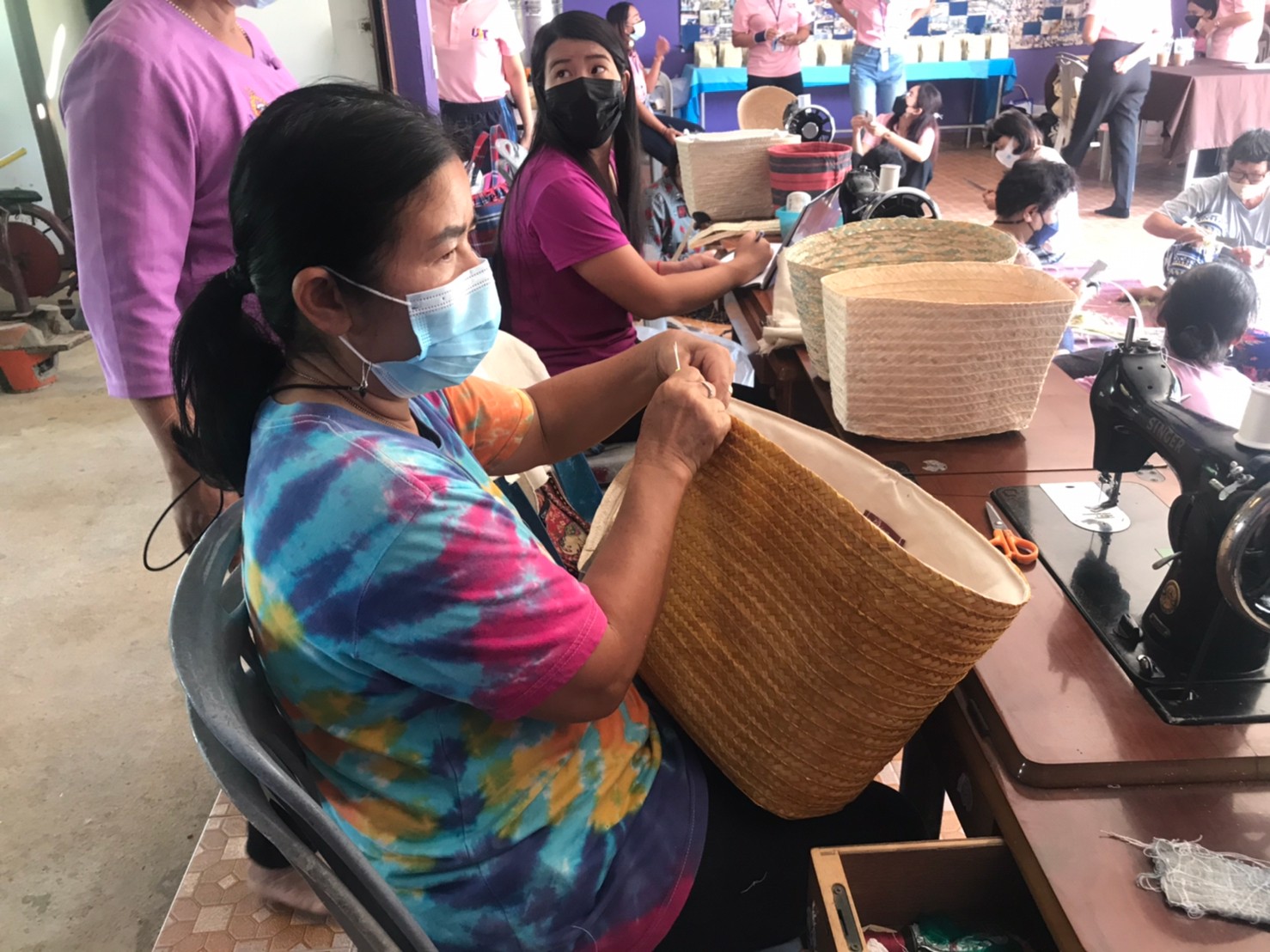 คณะรัฐศาสตร์และสังคมศาสตร์ ดำเนินโครงการ กิจกรรมที่ 5 “การพัฒนาอาชีพใหม่ฯ (การอบรมเชิงปฏิบัติการเพื่อยกระดับอาชีพและเศรษฐกิจในพื้นที่)” ณ ตำบลงิม