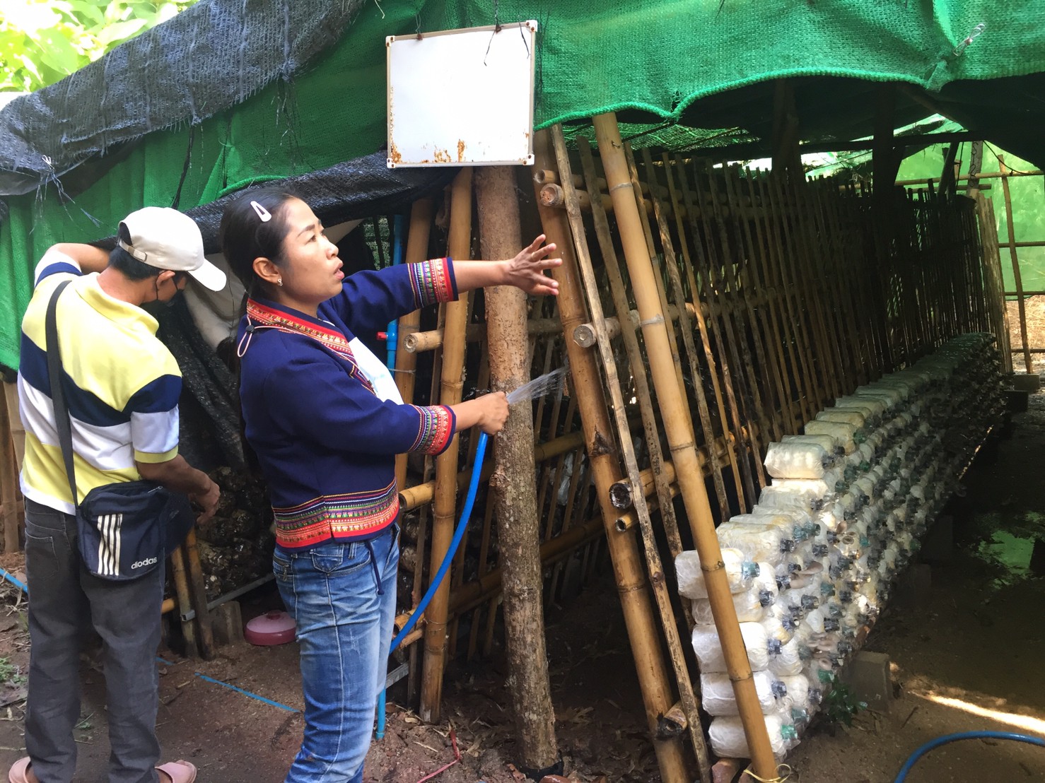 คณะรัฐศาสตร์และสังคมศาสตร์ ดำเนินโครงการ กิจกรรมที่ 5 “การพัฒนาอาชีพใหม่ฯ (การอบรมเชิงปฏิบัติการเพื่อยกระดับอาชีพและเศรษฐกิจในพื้นที่)” ณ ตำบลสบบง