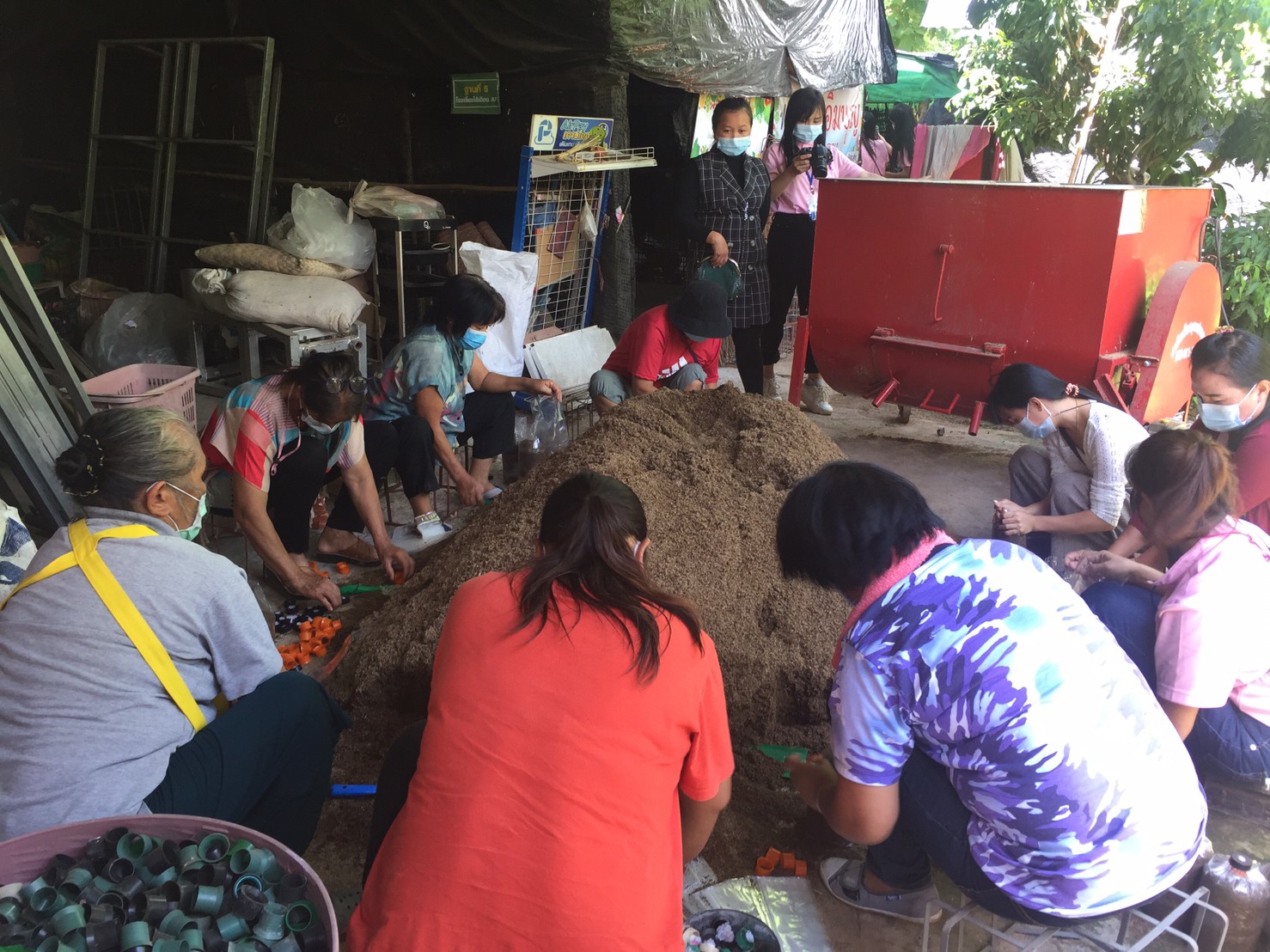 คณะรัฐศาสตร์และสังคมศาสตร์ ดำเนินโครงการ กิจกรรมที่ 5 “การพัฒนาอาชีพใหม่ฯ (การอบรมเชิงปฏิบัติการเพื่อยกระดับอาชีพและเศรษฐกิจในพื้นที่)” ณ ตำบลสบบง