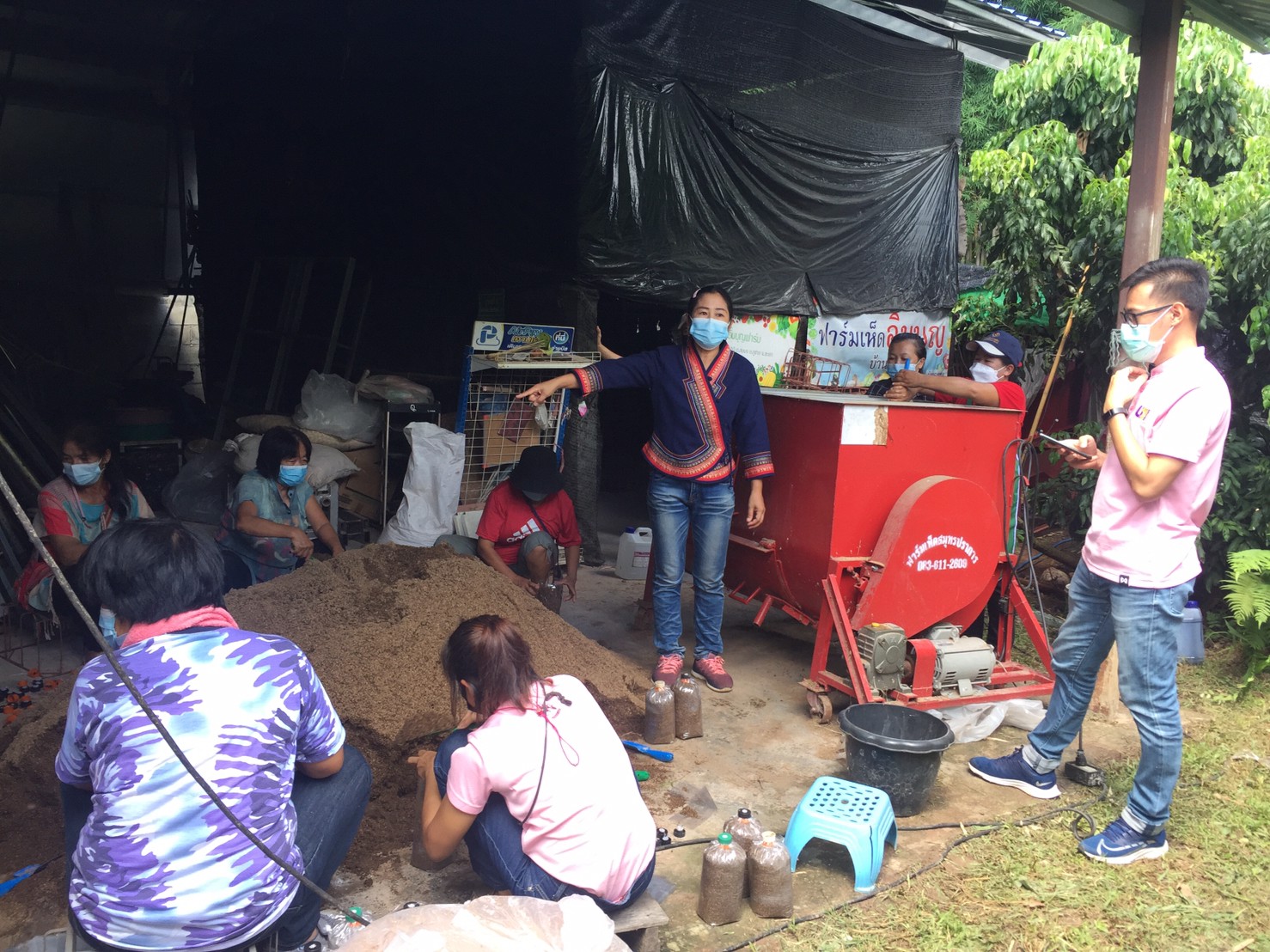 คณะรัฐศาสตร์และสังคมศาสตร์ ดำเนินโครงการ กิจกรรมที่ 5 “การพัฒนาอาชีพใหม่ฯ (การอบรมเชิงปฏิบัติการเพื่อยกระดับอาชีพและเศรษฐกิจในพื้นที่)” ณ ตำบลสบบง