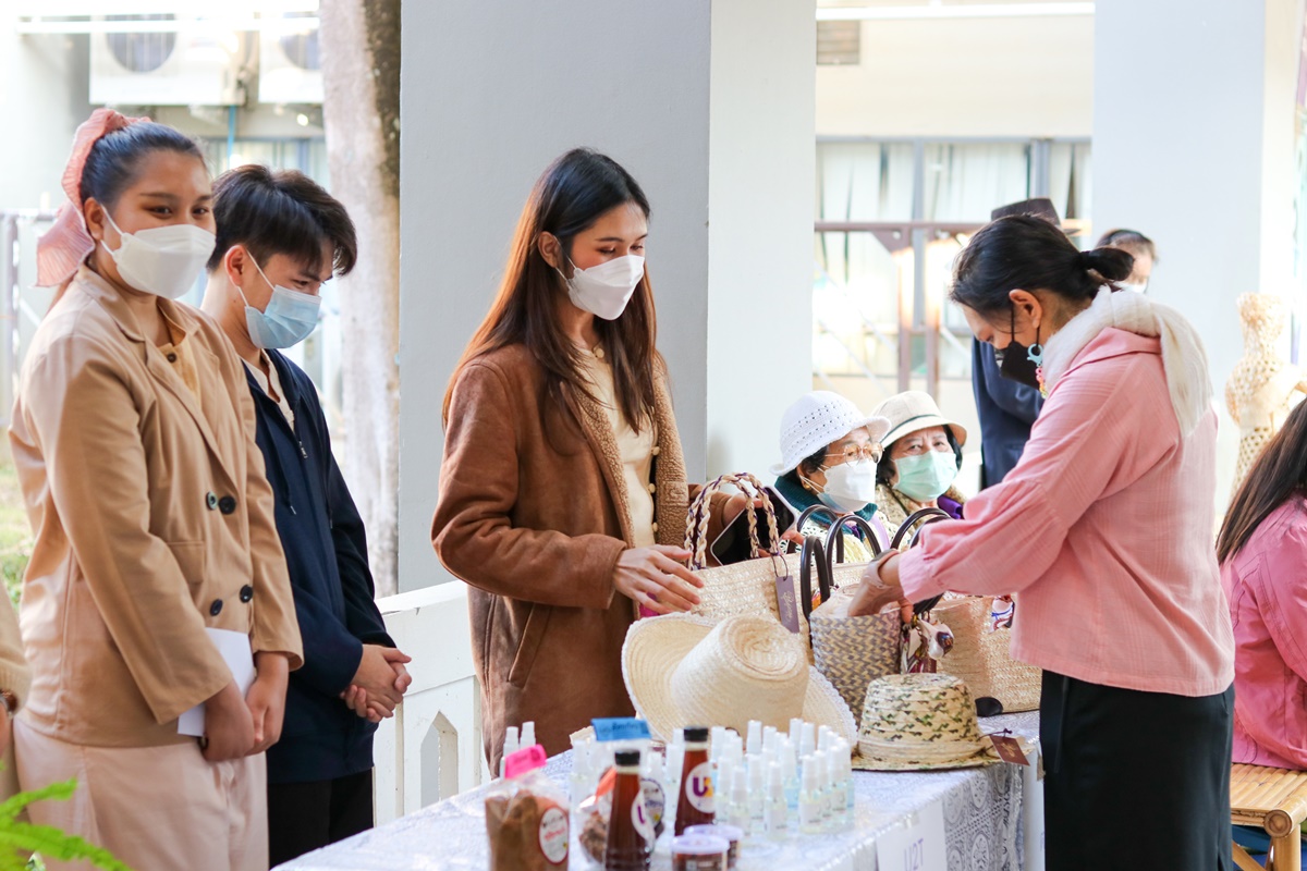 คณะรัฐศาสตร์และสังคมศาสตร์ มหาวิทยาลัยพะเยา ดำเนินโครงการถอดบทเรียนการบริการชุมชนของคณะรัฐศาสตร์และสังคมศาสตร์ และเป็นเจ้าภาพสภากาแฟสัญจร แลกเปลี่ยนเรียนรู้ ประสบการณ์สร้างปัญญา นำสังคมสู่นวัตกรรม 