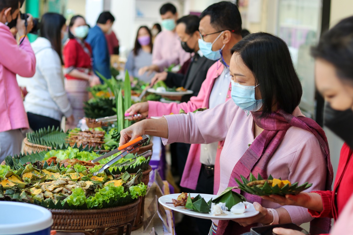 คณะรัฐศาสตร์และสังคมศาสตร์ มหาวิทยาลัยพะเยา ดำเนินโครงการถอดบทเรียนการบริการชุมชนของคณะรัฐศาสตร์และสังคมศาสตร์ และเป็นเจ้าภาพสภากาแฟสัญจร แลกเปลี่ยนเรียนรู้ ประสบการณ์สร้างปัญญา นำสังคมสู่นวัตกรรม 