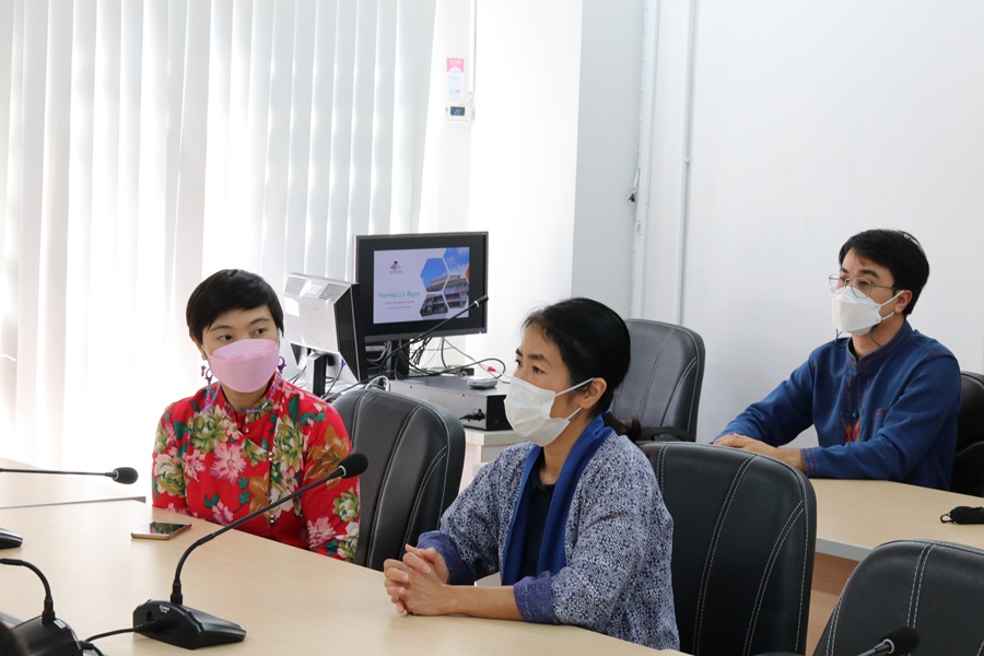 คณบดีคณะรัฐศาสตร์และสังคมศาสตร์พร้อมผู้บริหารคณะ ร่วมต้อนรับศูนย์บรรณสารและการเรียนรู้ ในกิจกรรม LLC สัญจร ภายใต้โครงการส่งเสริมและพัฒนาเครือข่ายศูนย์การเรียนรู้ตลอดชีวิต (Lifelong Learning Center)