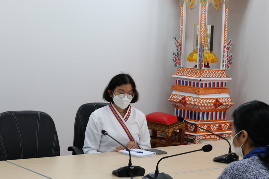 คณบดีคณะรัฐศาสตร์และสังคมศาสตร์พร้อมผู้บริหารคณะ ร่วมต้อนรับศูนย์บรรณสารและการเรียนรู้ ในกิจกรรม LLC สัญจร ภายใต้โครงการส่งเสริมและพัฒนาเครือข่ายศูนย์การเรียนรู้ตลอดชีวิต (Lifelong Learning Center)