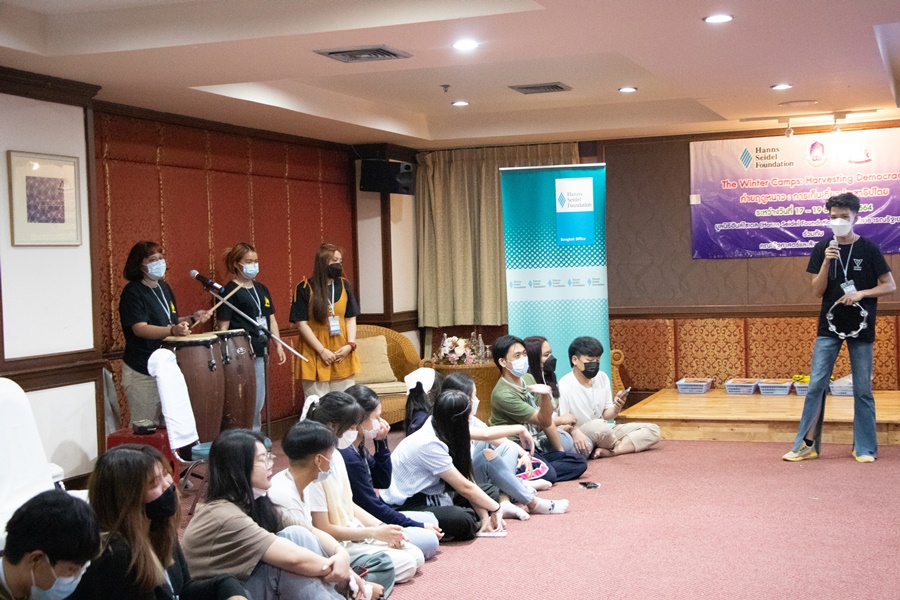 คณะรัฐศาสตร์และสังคมศาสตร์ มหาวิทยาลัยพะเยา ร่วมกับ มูลนิธิฮันส์ไซเดล ประเทศไทย  ดำเนินโครงการ The Winter Camps : Harvesting Democracy ค่ายฤดูหนาว เก็บเกี่ยวประชาธิปไตย   