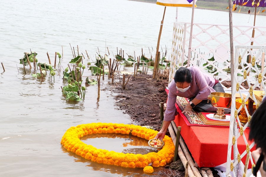 คณะรัฐศาสตร์และสังคมศาสตร์ ร่วมพิธีตักน้ำอ่างหลวง สรงองค์พระธาตุจอมทอง ประเพณีแห่ผ้าห่มพระธาตุจอมทอง 2565