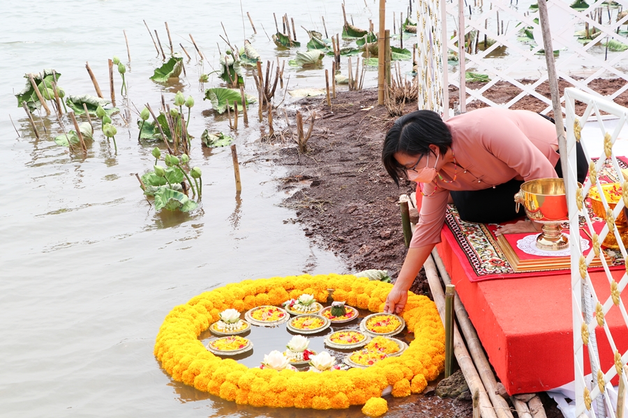คณะรัฐศาสตร์และสังคมศาสตร์ ร่วมพิธีตักน้ำอ่างหลวง สรงองค์พระธาตุจอมทอง ประเพณีแห่ผ้าห่มพระธาตุจอมทอง 2565