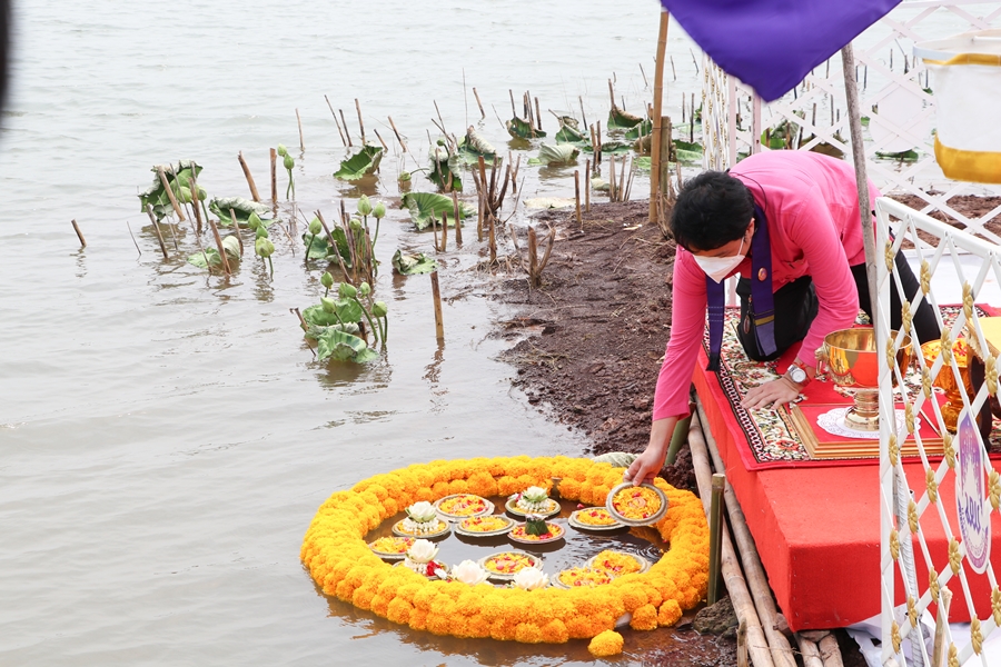 คณะรัฐศาสตร์และสังคมศาสตร์ ร่วมพิธีตักน้ำอ่างหลวง สรงองค์พระธาตุจอมทอง ประเพณีแห่ผ้าห่มพระธาตุจอมทอง 2565