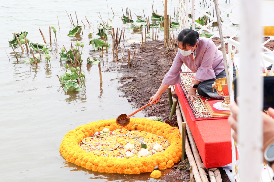 คณะรัฐศาสตร์และสังคมศาสตร์ ร่วมพิธีตักน้ำอ่างหลวง สรงองค์พระธาตุจอมทอง ประเพณีแห่ผ้าห่มพระธาตุจอมทอง 2565