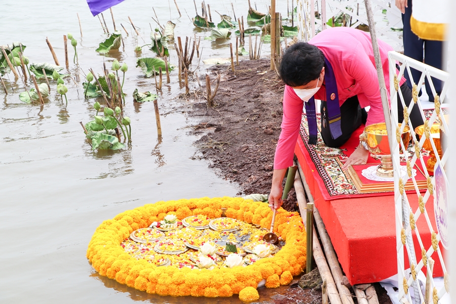 คณะรัฐศาสตร์และสังคมศาสตร์ ร่วมพิธีตักน้ำอ่างหลวง สรงองค์พระธาตุจอมทอง ประเพณีแห่ผ้าห่มพระธาตุจอมทอง 2565