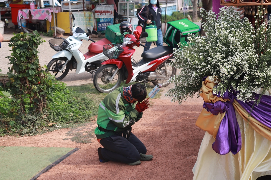 คณะรัฐศาสตร์และสังคมศาสตร์ มหาวิทยาลัยพะเยา ดำเนินโครงการประเพณีแห่ผ้าห่มพระธาตุจอมทอง ประจำปี 2565