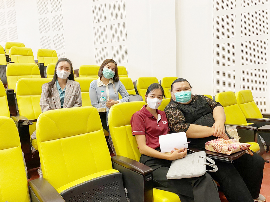 คณะรัฐศาสตร์และสังคมศาสตร์ เข้าร่วมอบรมระบุประเด็นปัญหาทรัพยากรและสิ่งแวดล้อมในสำนักงาน เพื่อเป็นการเตรียมความพร้อมสำหรับรับการประเมินสำนักงานสีเขียว 2565