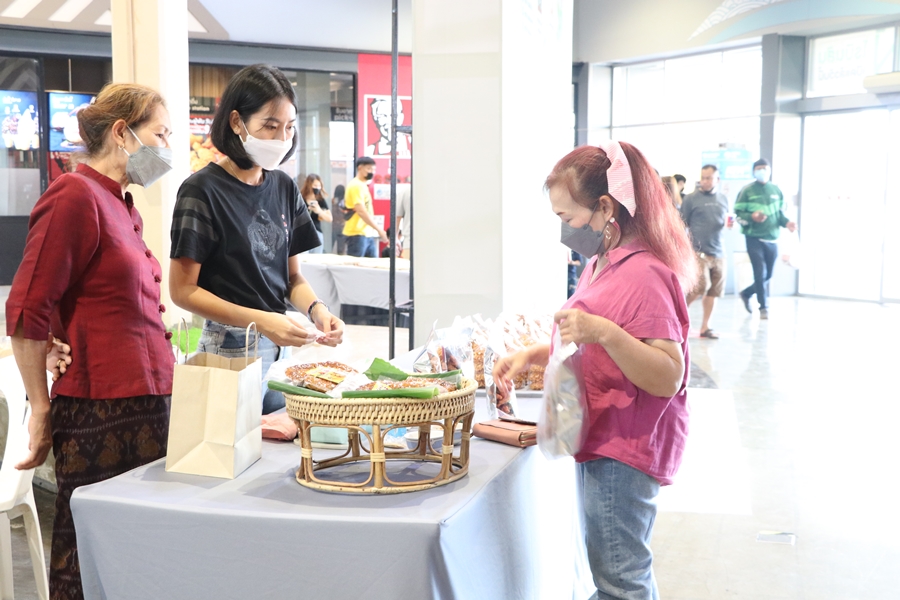 กิจกรรมแสดงผลงาน โครงการวิจัย “การเสริมสร้างศักยภาพในการเพิ่มมูลค่าผลิตภัณฑ์ชุมชนจากการแปลงทุนชุนชน ต.แม่อิง อ.ภูกามยาว จ.พะเยา