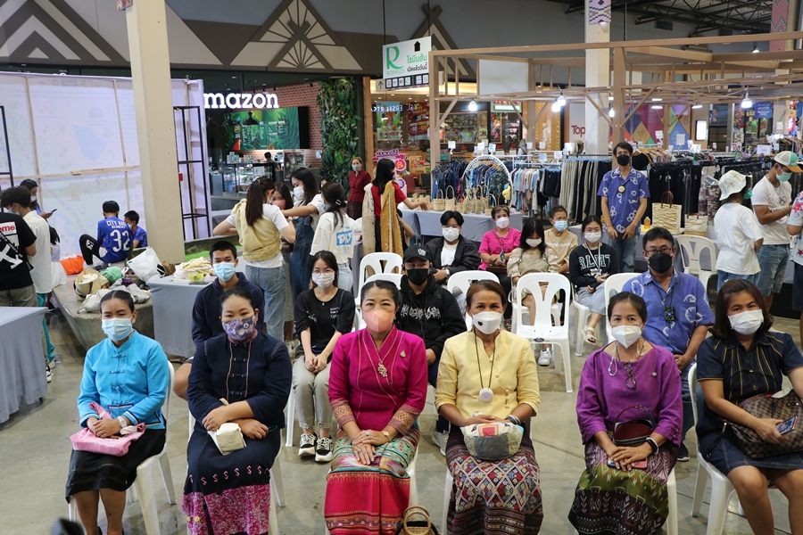 กิจกรรมแสดงผลงาน โครงการวิจัย “การเสริมสร้างศักยภาพในการเพิ่มมูลค่าผลิตภัณฑ์ชุมชนจากการแปลงทุนชุนชน ต.แม่อิง อ.ภูกามยาว จ.พะเยา