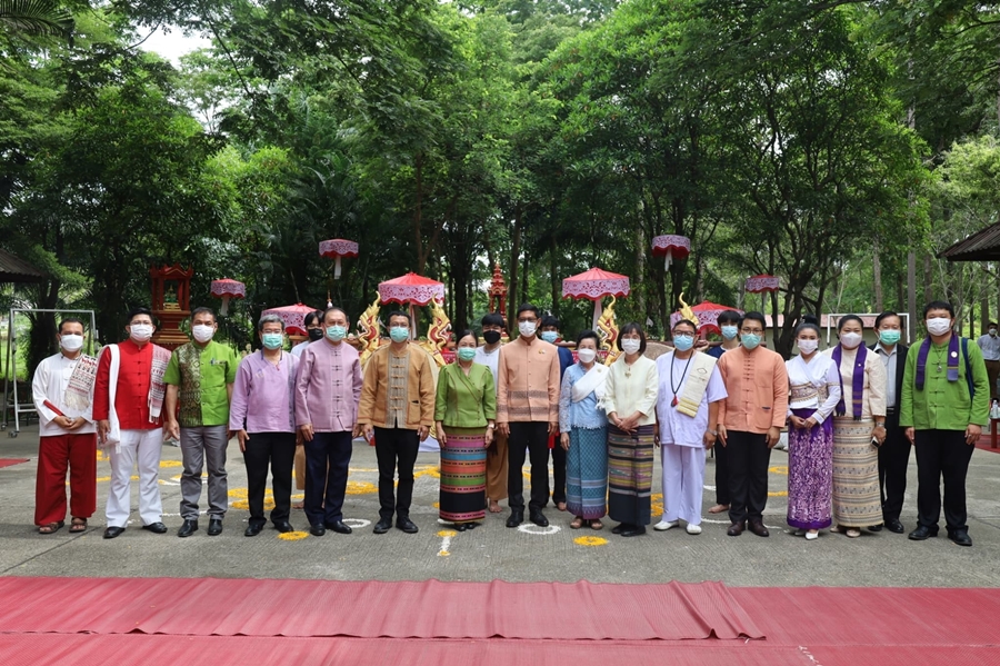 คณะรัฐศาสตร์และสังคมศาสตร์ รวมพิธีไหว้ครูสล่าและไหว้ครูพื้นเมือง (ไหว้ครูกิ๋นอ้อผะญา) คณะสถาปัตยกรรมศาสตรและศิลปกรรมศาสตร์ มหาวิทยาลัยพะเยา