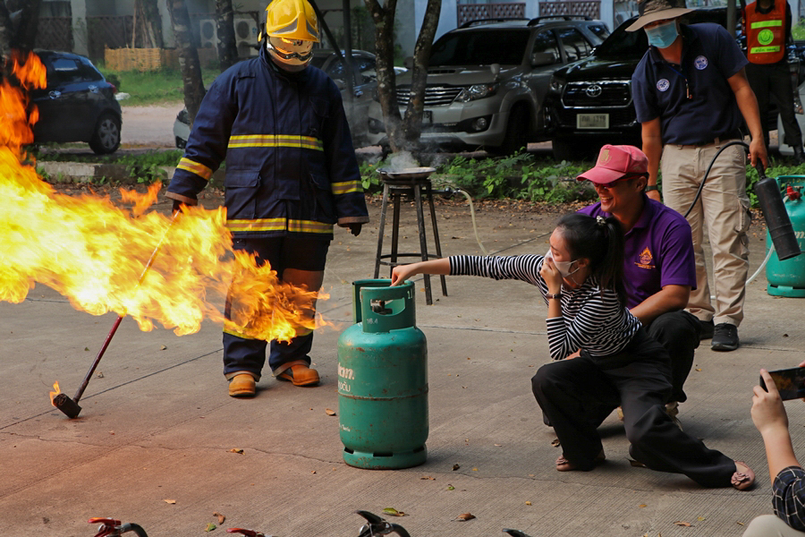 คณะรัฐศาสตร์และสังคมศาสตร์ มหาวิทยาลัยพะเยา ดำเนินการฝึกซ้อมดับเพลิงและฝึกซ้อมอพยพหนีไฟ - Health and Safety SPSS - ประจำปี 2565