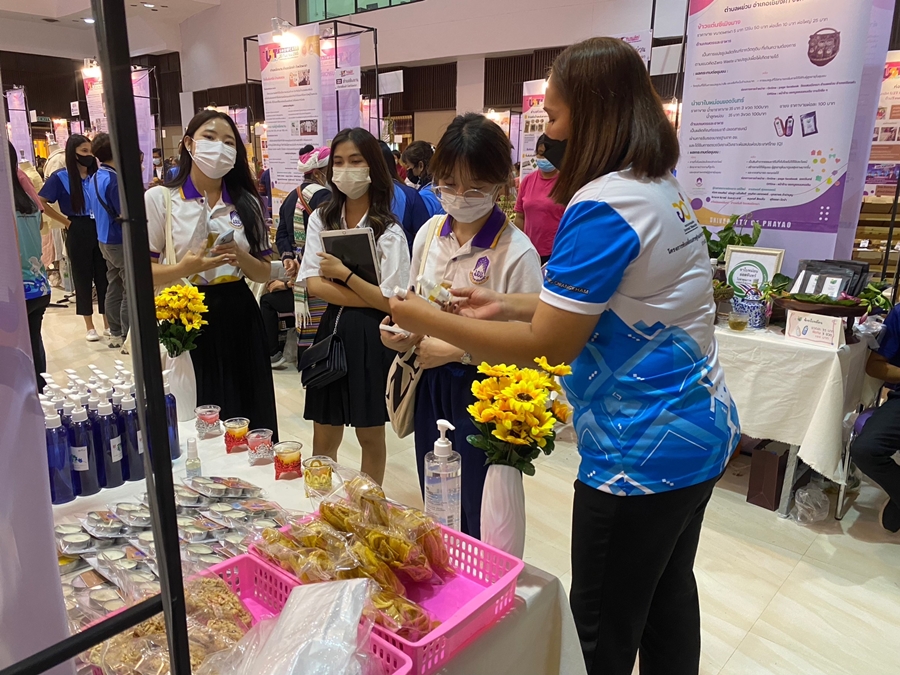 คณะรัฐศาสตร์และสังคมศาสตร์ ร่วมแสดงผลงาน กิจกรรม U2T 4BCG SHOWCASE โครงการ ขับเคลื่อนเศรษฐกิจและสังคมฐานรากหลังโควิดด้วยเศรษฐกิจ BCG (U2T for BCG)