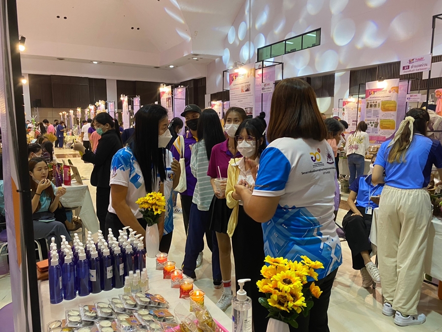 คณะรัฐศาสตร์และสังคมศาสตร์ ร่วมแสดงผลงาน กิจกรรม U2T 4BCG SHOWCASE โครงการ ขับเคลื่อนเศรษฐกิจและสังคมฐานรากหลังโควิดด้วยเศรษฐกิจ BCG (U2T for BCG)