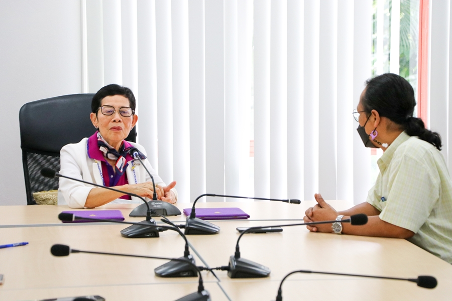 ส่งมอบงานเพื่อการพัฒนาต่อ : ส่งมอบงานคณบดีท่านใหม่ คณะรัฐศาสตร์และสังคมศาสตร์ มหาวิทยาลัยพะเยา (รศ.ดร.มนตรา พงษ์นิล)