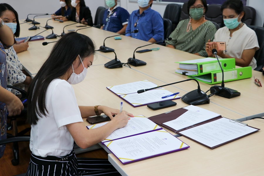 ส่งมอบงานเพื่อการพัฒนาต่อ : ส่งมอบงานคณบดีท่านใหม่ คณะรัฐศาสตร์และสังคมศาสตร์ มหาวิทยาลัยพะเยา (รศ.ดร.มนตรา พงษ์นิล)