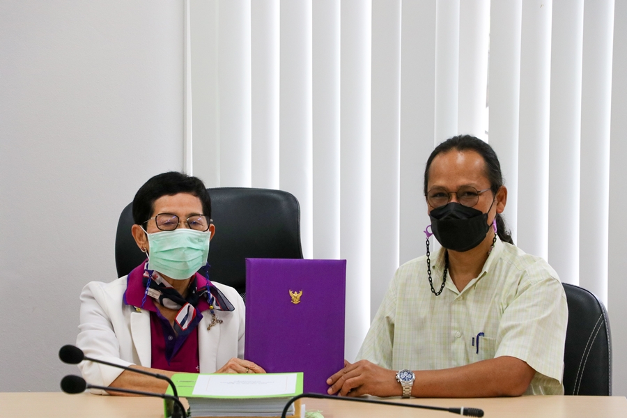 ส่งมอบงานเพื่อการพัฒนาต่อ : ส่งมอบงานคณบดีท่านใหม่ คณะรัฐศาสตร์และสังคมศาสตร์ มหาวิทยาลัยพะเยา (รศ.ดร.มนตรา พงษ์นิล)