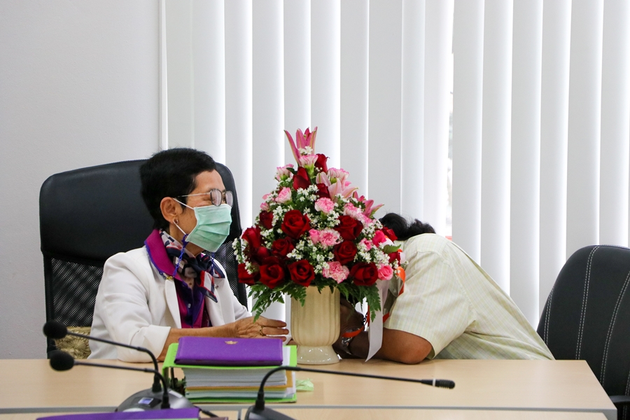 ส่งมอบงานเพื่อการพัฒนาต่อ : ส่งมอบงานคณบดีท่านใหม่ คณะรัฐศาสตร์และสังคมศาสตร์ มหาวิทยาลัยพะเยา (รศ.ดร.มนตรา พงษ์นิล)