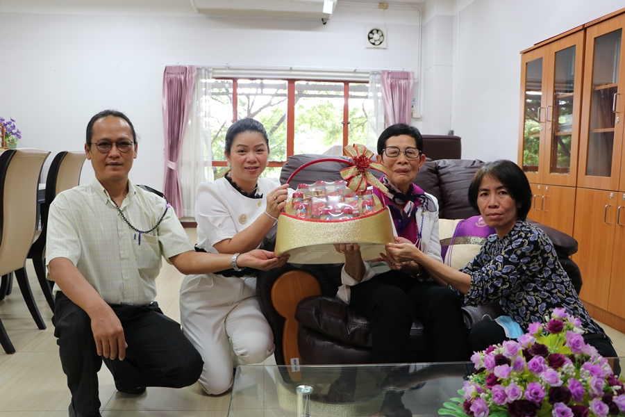 ส่งมอบงานเพื่อการพัฒนาต่อ : ส่งมอบงานคณบดีท่านใหม่ คณะรัฐศาสตร์และสังคมศาสตร์ มหาวิทยาลัยพะเยา (รศ.ดร.มนตรา พงษ์นิล)