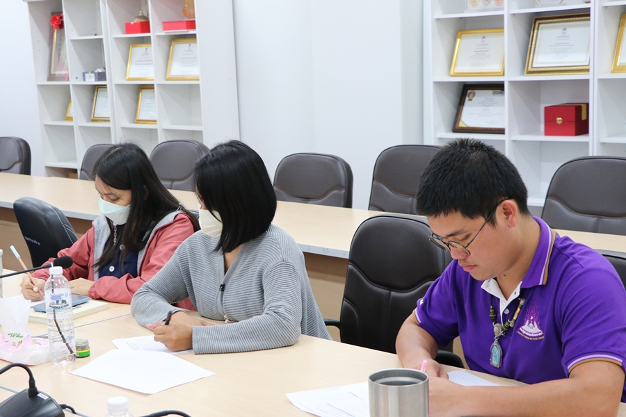 มุ่งเป้าสู่ รัฐพัฒน์นวัตกรเพื่อชุมชน คณะรัฐศาสตร์และสังคมศาสตร์ จัดประชุมบุคลากรสายสนับสนุน เพื่อทำความเข้าใจนโยบายในการพัฒนาคณะ