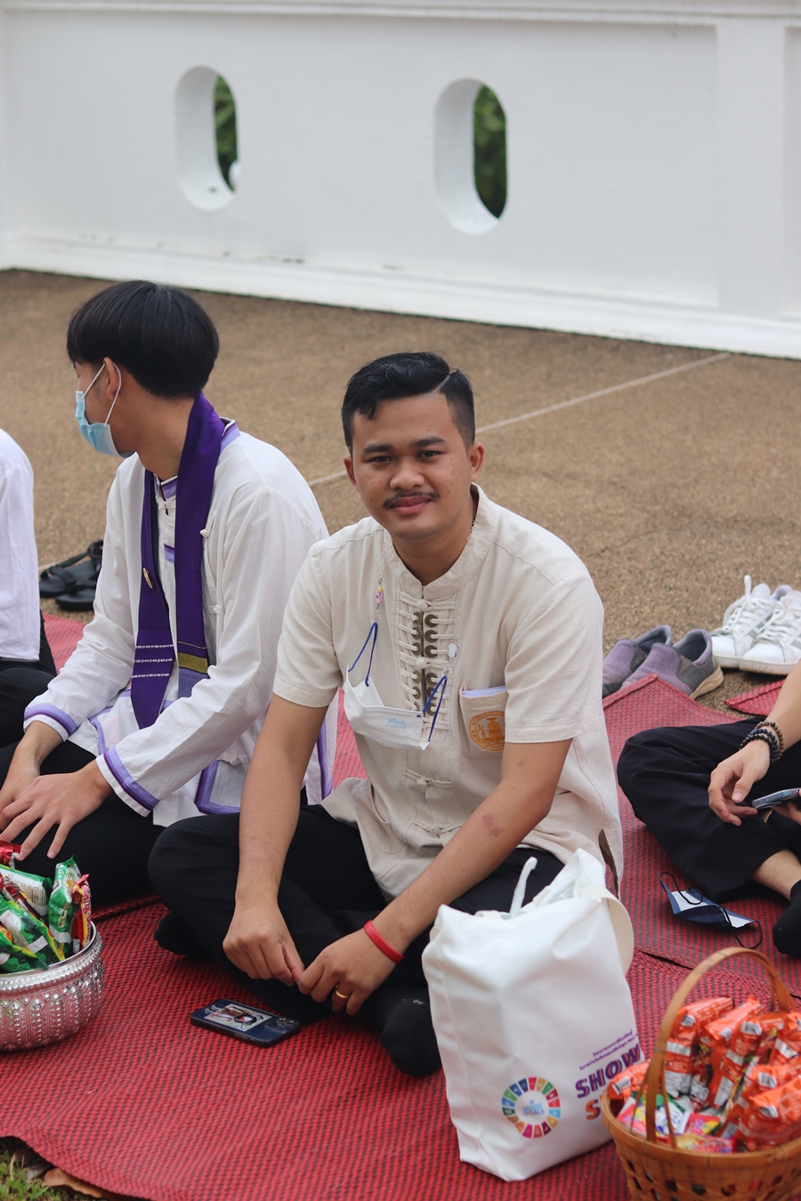 คณะรัฐศาสตร์และสังคมศาสตร์ มหาวิทยาลัยพะเยา ดำเนินโครงการตักบาตรเทโวโรหณะ เนื่องในวันมหาปวารณาออกพรรษา ประจำปี 2565 ณ วัดป่าพระอุบาลี