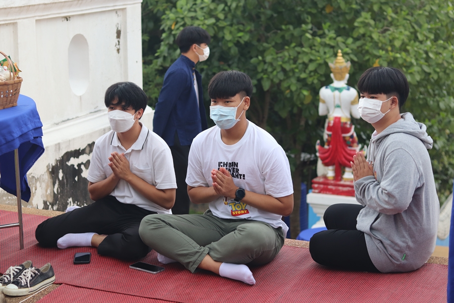 คณะรัฐศาสตร์และสังคมศาสตร์ มหาวิทยาลัยพะเยา ดำเนินโครงการตักบาตรเทโวโรหณะ เนื่องในวันมหาปวารณาออกพรรษา ประจำปี 2565 ณ วัดป่าพระอุบาลี