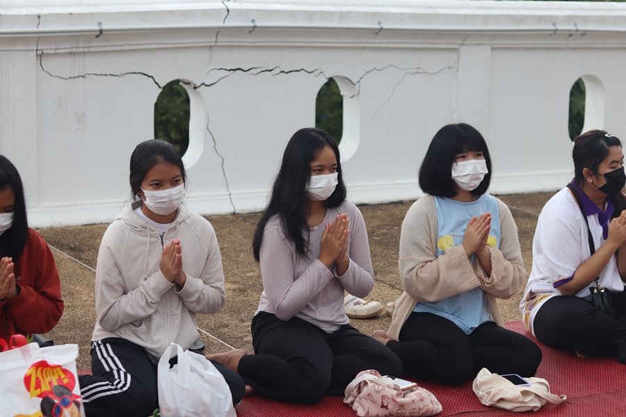 คณะรัฐศาสตร์และสังคมศาสตร์ มหาวิทยาลัยพะเยา ดำเนินโครงการตักบาตรเทโวโรหณะ เนื่องในวันมหาปวารณาออกพรรษา ประจำปี 2565 ณ วัดป่าพระอุบาลี