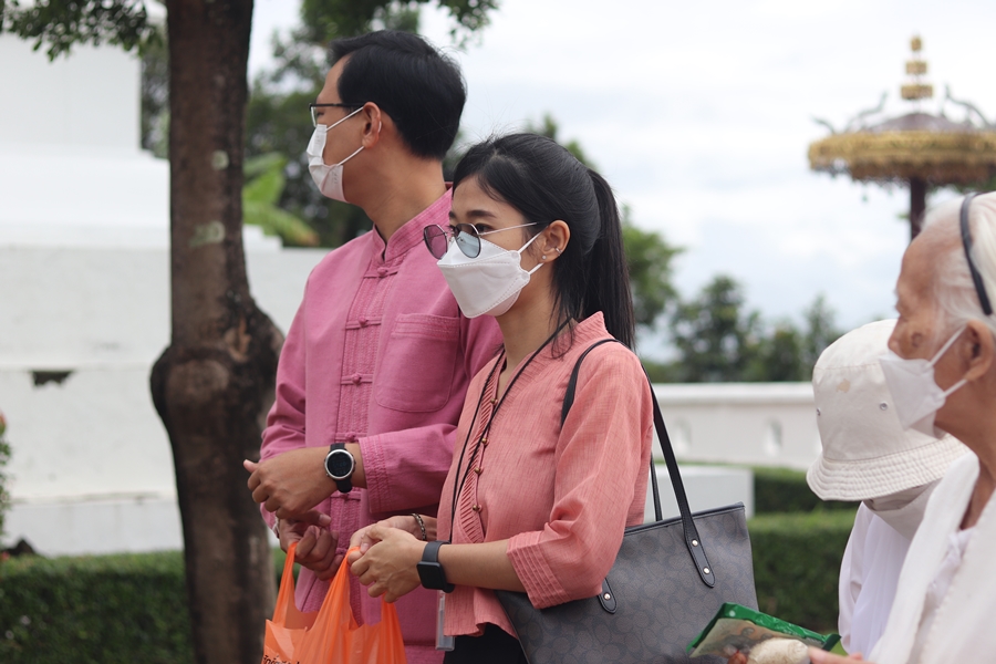 คณะรัฐศาสตร์และสังคมศาสตร์ มหาวิทยาลัยพะเยา ดำเนินโครงการตักบาตรเทโวโรหณะ เนื่องในวันมหาปวารณาออกพรรษา ประจำปี 2565 ณ วัดป่าพระอุบาลี