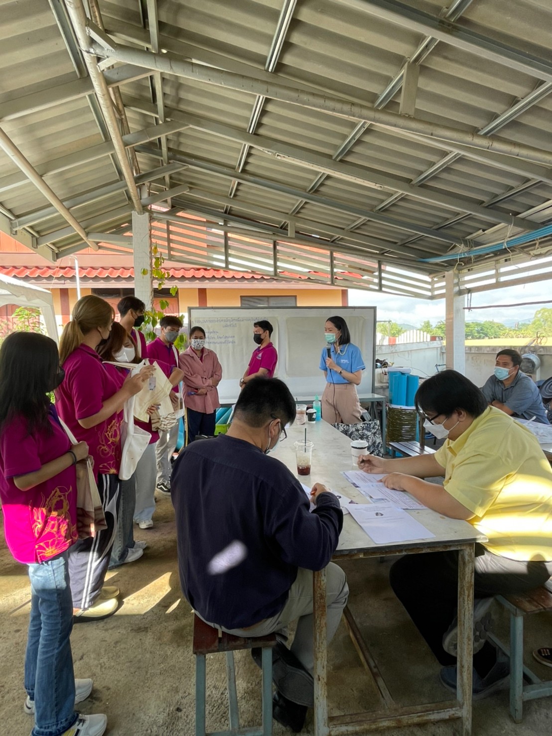 กิจกรรมถอดบทเรียนและจัดทำวิดีทัศน์ นวัตกรรมกระบวนการเพื่อยกระดับตราสัญลักษณ์และบรรจุภัณฑ์ผ้ามัดย้อมแม่อิงชิโบริ (1 คณะ 1 ชุมชนนวัตกรรม) คณะรัฐศาสตร์และสังคมศาสตร์