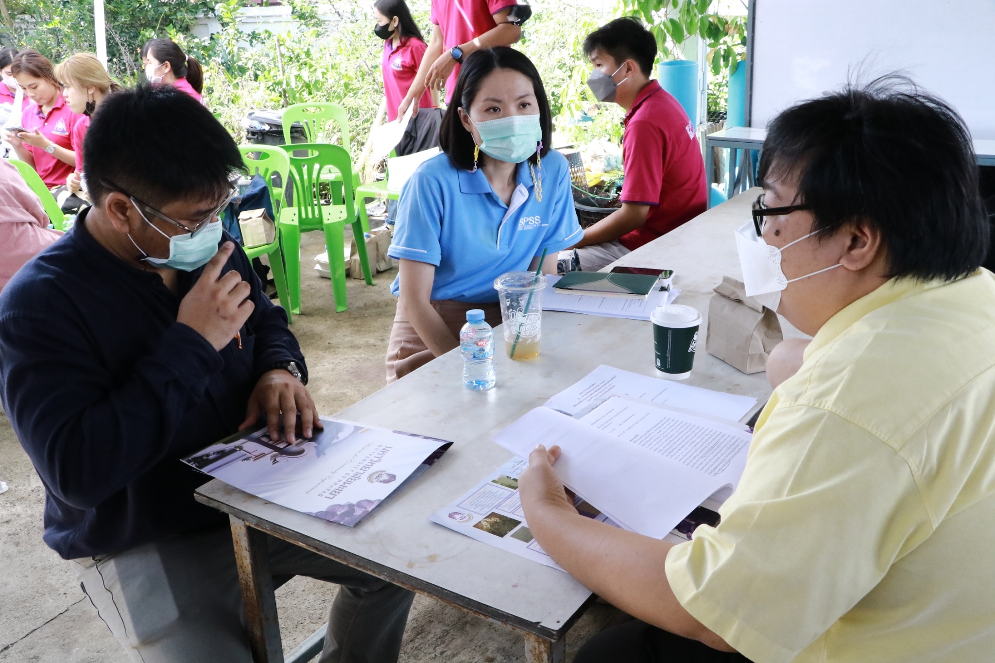 กิจกรรมถอดบทเรียนและจัดทำวิดีทัศน์ นวัตกรรมกระบวนการเพื่อยกระดับตราสัญลักษณ์และบรรจุภัณฑ์ผ้ามัดย้อมแม่อิงชิโบริ (1 คณะ 1 ชุมชนนวัตกรรม) คณะรัฐศาสตร์และสังคมศาสตร์