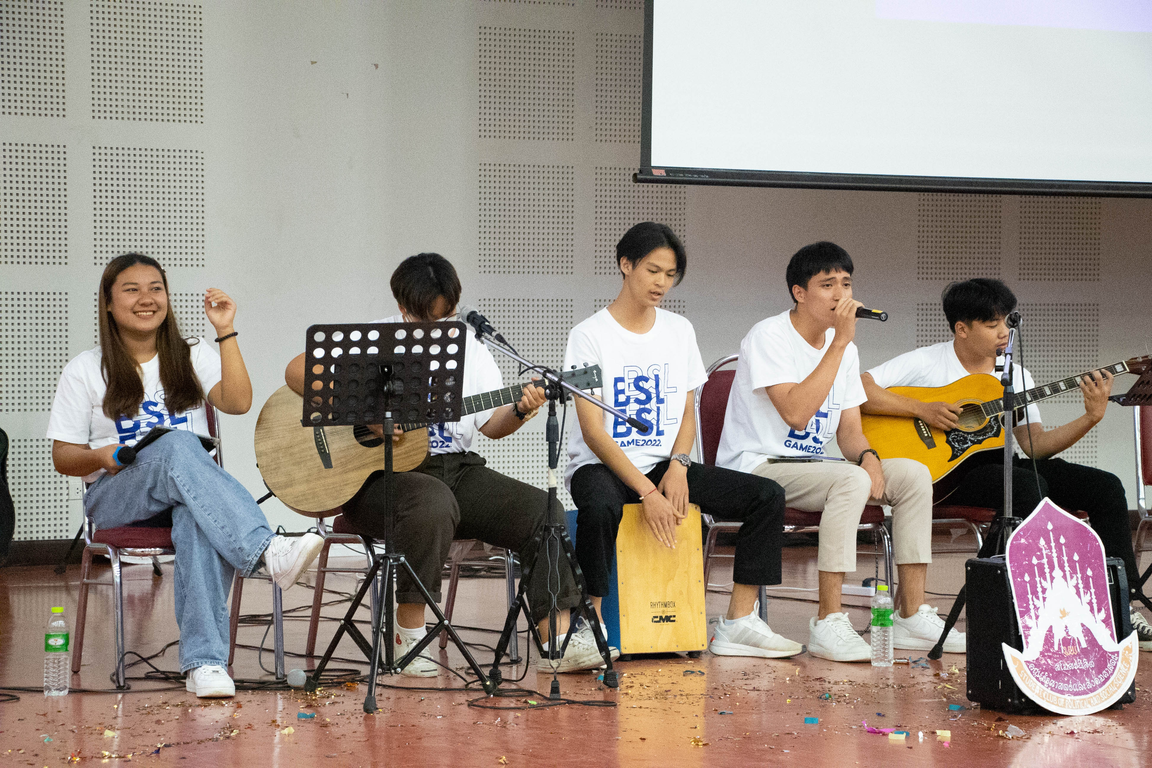 คณะรัฐศาสตร์และสังคมศาสตร์ ได้ดำเนินงานปฐมนิเทศนิสิต 3 ชั้นปี 3 หลัดสูตร ในกิจกรรม รู้จักฉัน รู้จักเธอ รู้จักเรา ณ ห้องUB003