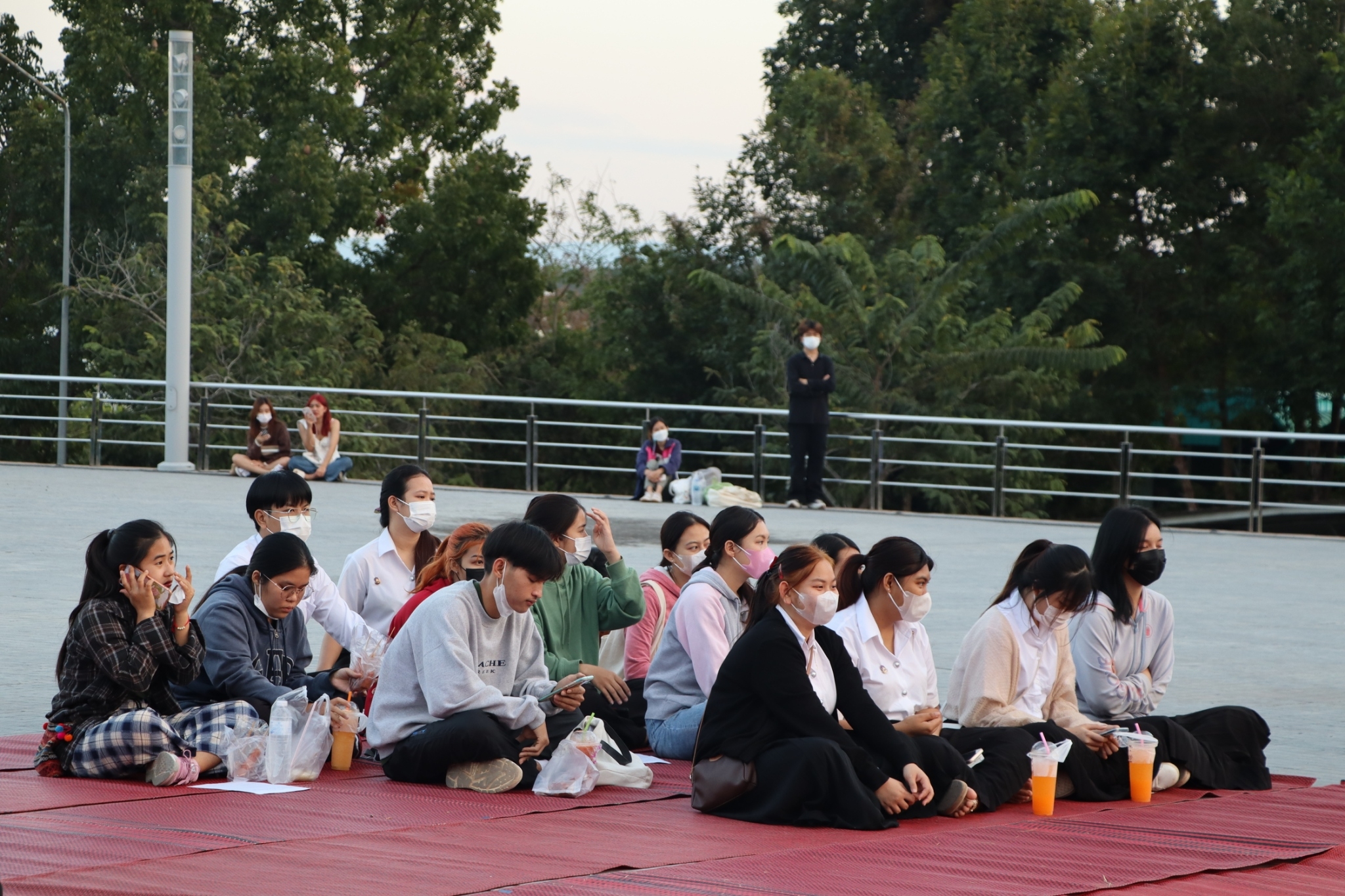 คณะรัฐศาสตร์และสังคมศาสตร์ร่วมสืบสานวัฒนธรรม ตานข้าวใหม่ใส่บาตรหลวง “กว๊านพะเยาสายน้ำแห่งชีวิต ตานข้าวทิพย์พระเจ้าตนหลวง