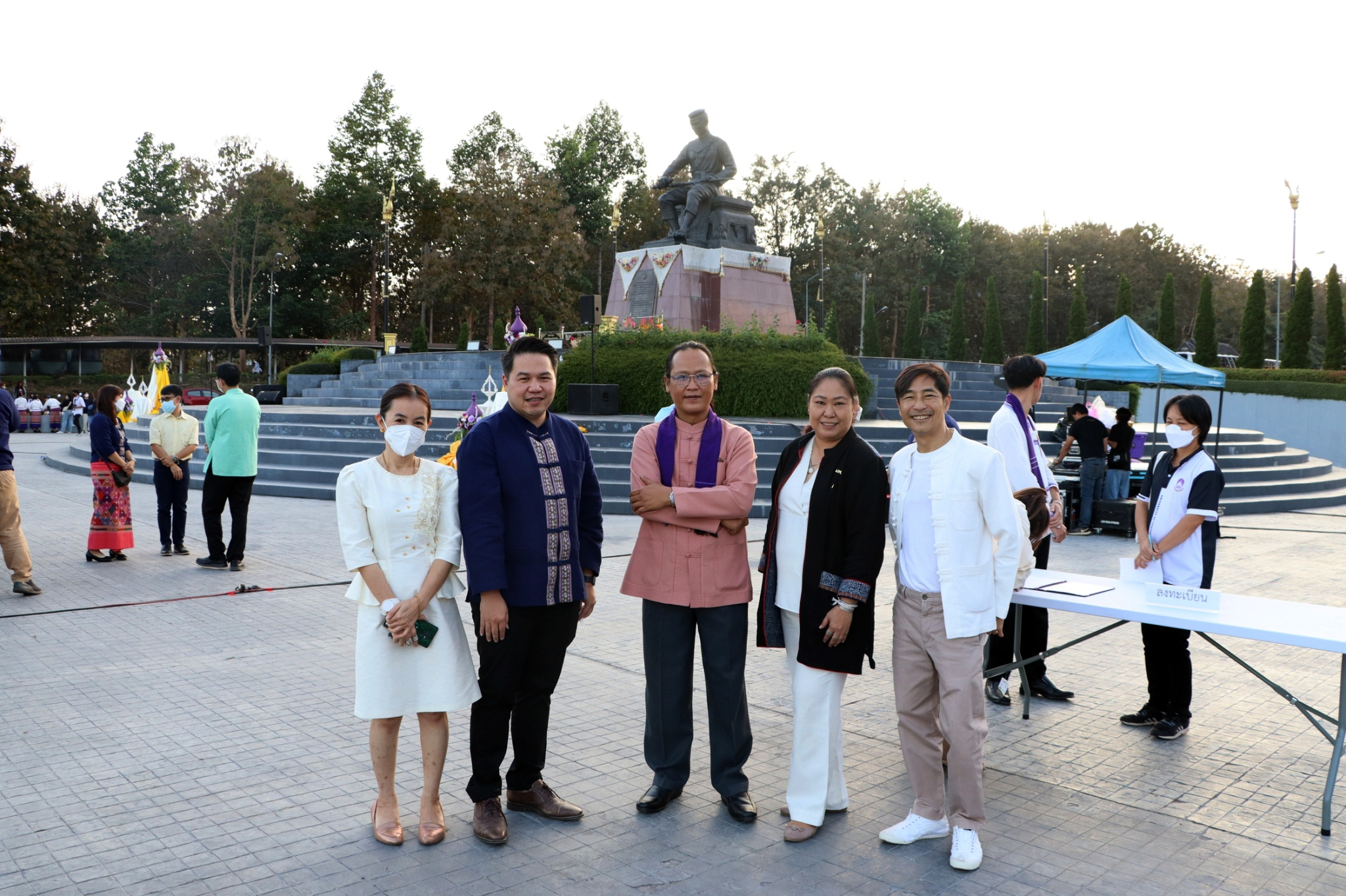 คณะรัฐศาสตร์และสังคมศาสตร์ร่วมสืบสานวัฒนธรรม ตานข้าวใหม่ใส่บาตรหลวง “กว๊านพะเยาสายน้ำแห่งชีวิต ตานข้าวทิพย์พระเจ้าตนหลวง