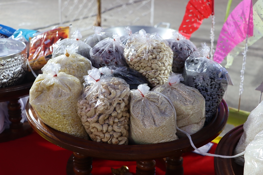 คณะรัฐศาสตร์และสังคมศาสตร์ร่วมกิจกรรมการกวนข้าวทิพย์ ตานข้าวใหม่ใส่บาตรหลวง ประจำปี 2566 ในวันพฤหัสบดี ที่ 5 มกราคม 2566 เวลา 16.00 น.