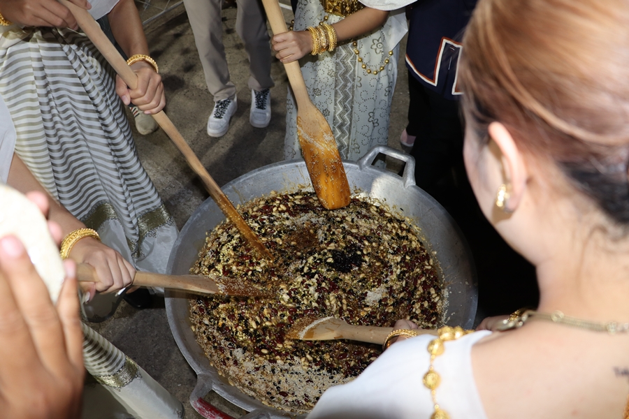 คณะรัฐศาสตร์และสังคมศาสตร์ร่วมกิจกรรมการกวนข้าวทิพย์ ตานข้าวใหม่ใส่บาตรหลวง ประจำปี 2566 ในวันพฤหัสบดี ที่ 5 มกราคม 2566 เวลา 16.00 น.