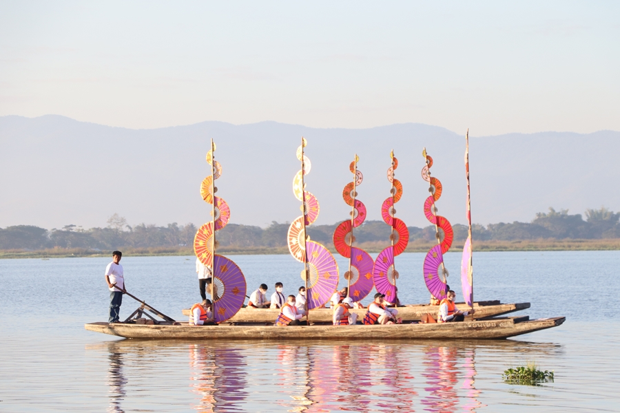 คณะรัฐศาสตร์และสังคมศาสตร์ร่วมกิจกรรม "ล่องเรือ" ตานข้าวทิพย์พระเจ้าตนหลวง ณ วัดศรีโคมคำ อำเภอเมืองพะเยา จังหวัดพะเยา ประจำปี 2566